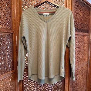 🚺 Magellan Boyfriend Fit olive green v-neck top